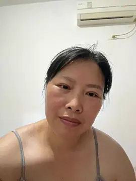 Snapshot of linlin-717 chatting on 08-03-26, 02:12 linlin-717 online show from 08-03-26, 02:12