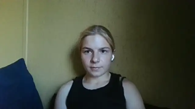 Snapshot of qwerty_h chatting on 08-09-26, 04:35 qwerty h online show from 08-09-26, 04:35