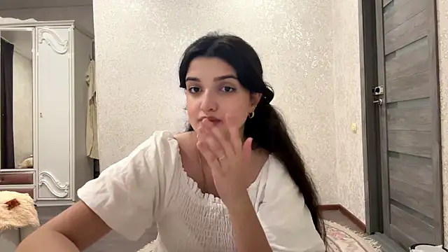 IzzabelSun online show from 07-28-26, 06:20