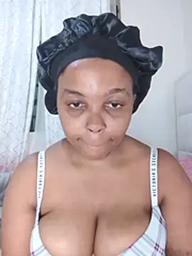 Snapshot of Rhannibee chatting on 07-29-26, 12:59 Rhannibee online show from 07-29-26, 12:59