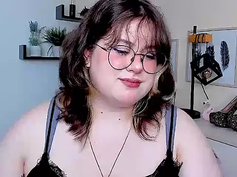 Snapshot of OpheliaLush chatting on 08-03-26, 07:49 OpheliaLush online show from 08-03-26, 07:49