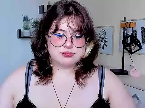 Snapshot of OpheliaLush chatting on 08-03-26, 09:15 OpheliaLush online show from 08-03-26, 09:15