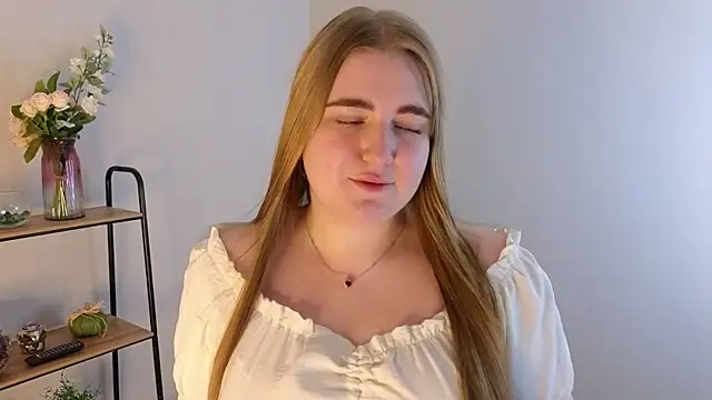 HaileyClifford online show from 08-06-26, 10:21