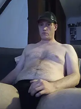 Snapshot of Tom4Fun chatting on 08-06-26, 10:49 Tom4Fun online show from 08-06-26, 10:49
