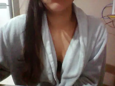 Snapshot of Chloue_04 chatting on 08-01-26, 12:52 Chloue 04 online show from 08-01-26, 12:52