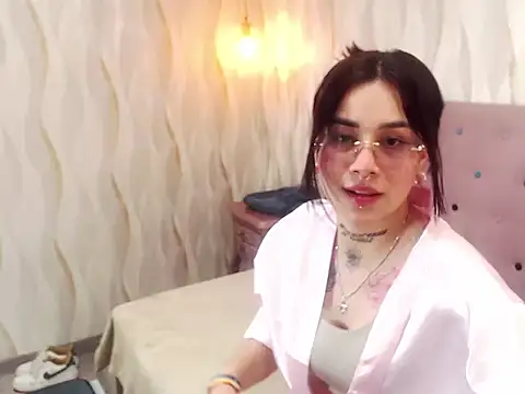 Snapshot of NixieXlove chatting on 08-05-26, 02:22 NixieXlove online show from 08-05-26, 02:22