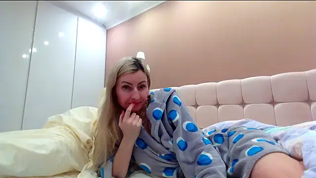 Snapshot of Yourrealgirl chatting on 01-15-25, 09:09 Yourrealgirl online show from 01-15-25, 09:09