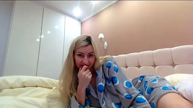 Snapshot of Yourrealgirl chatting on 01-14-25, 08:15 Yourrealgirl online show from 01-14-25, 08:15