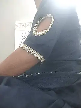 Snapshot of hey_pooja chatting on 08-05-26, 02:44 hey pooja online show from 08-05-26, 02:44