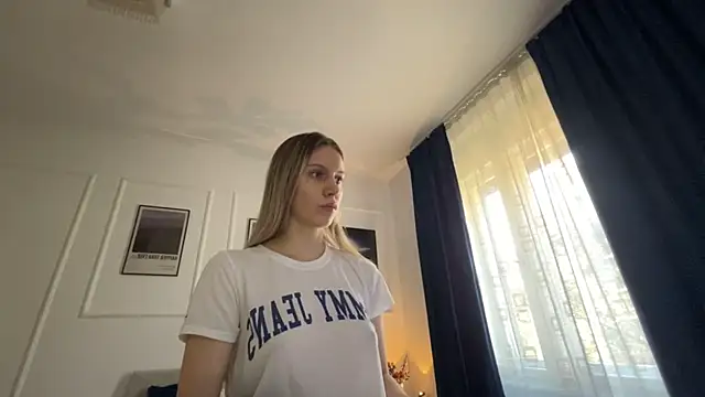Snapshot of CherryRoseLove_ chatting on 08-04-26, 01:04 CherryRoseLove online show from 08-04-26, 01:04