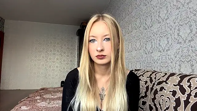 Snapshot of LynneVanbebber chatting on 08-04-26, 08:19 LynneVanbebber online show from 08-04-26, 08:19