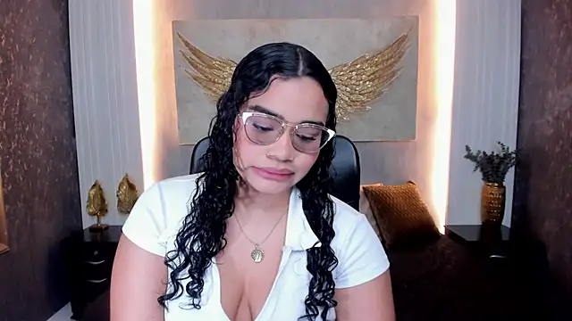 Snapshot of Celeste_luxe chatting on 08-04-26, 11:26 Celeste luxe online show from 08-04-26, 11:26