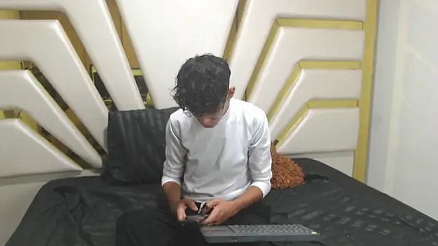 Snapshot of Aldo_Golden chatting on 08-05-26, 02:33 Aldo Golden online show from 08-05-26, 02:33