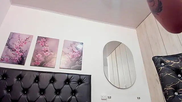 Snapshot of mia_f00x chatting on 08-05-26, 10:15 mia f00x online show from 08-05-26, 10:15