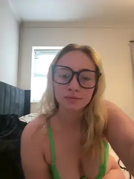 Snapshot of Larnsweet_x chatting on 08-04-26, 05:39 Larnsweet x online show from 08-04-26, 05:39