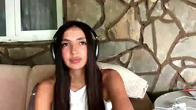 Snapshot of Ellya_ chatting on 08-04-26, 02:10 Ellya online show from 08-04-26, 02:10