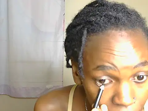 Snapshot of petitevixenn chatting on 08-04-26, 11:31 petitevixenn online show from 08-04-26, 11:31