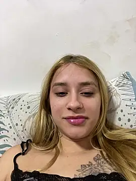 Snapshot of Barbie107 chatting on 08-04-26, 01:37 Barbie107 online show from 08-04-26, 01:37