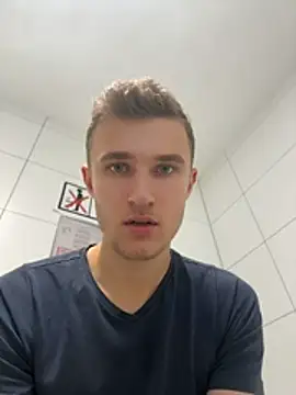 Snapshot of Jonass19 chatting on 08-04-26, 03:05 Jonass19 online show from 08-04-26, 03:05