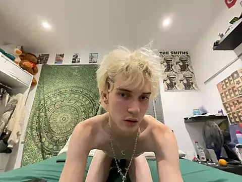 Snapshot of miles-webbxx chatting on 08-06-26, 11:33 miles-webbxx online show from 08-06-26, 11:33