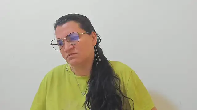 MARILYN GARCIA online show from 12-20-25, 01:58