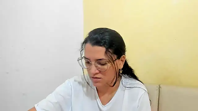 Snapshot of MARILYN_GARCIA chatting on 04-01-26, 01:41 MARILYN GARCIA online show from 04-01-26, 01:41