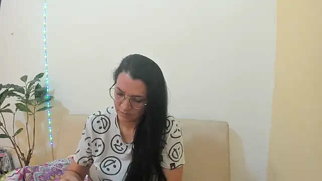 Snapshot of MARILYN_GARCIA chatting on 04-22-26, 04:03 MARILYN GARCIA online show from 04-22-26, 04:03