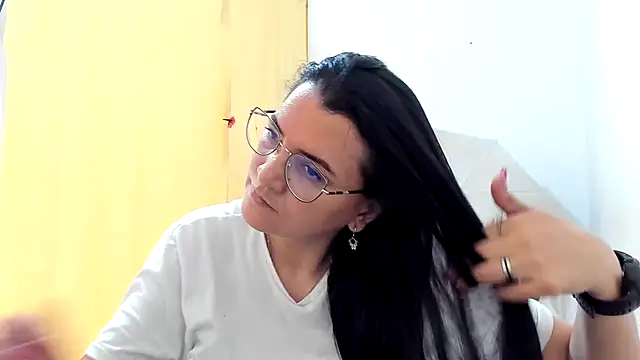 Snapshot of MARILYN_GARCIA chatting on 05-25-26, 05:33 MARILYN GARCIA online show from 05-25-26, 05:33