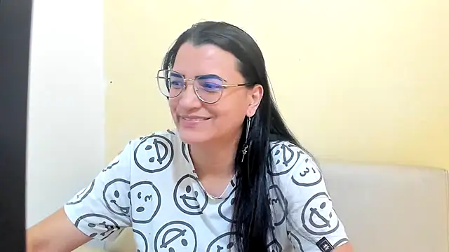 Snapshot of MARILYN_GARCIA chatting on 04-25-26, 03:42 MARILYN GARCIA online show from 04-25-26, 03:42