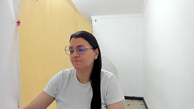 MARILYN GARCIA online show from 10-15-25, 01:19