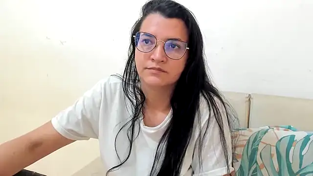 Snapshot of MARILYN_GARCIA chatting on 03-10-26, 04:00 MARILYN GARCIA online show from 03-10-26, 04:00