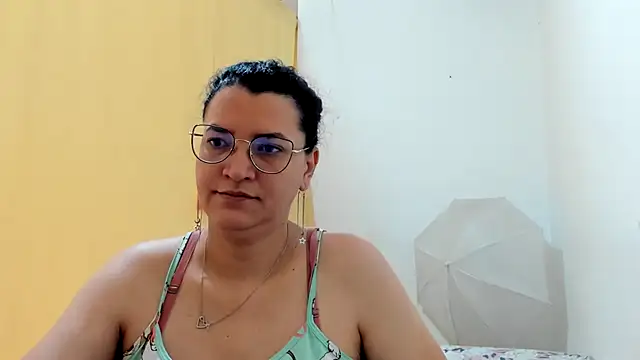 Snapshot of MARILYN_GARCIA chatting on 05-16-26, 01:43 MARILYN GARCIA online show from 05-16-26, 01:43