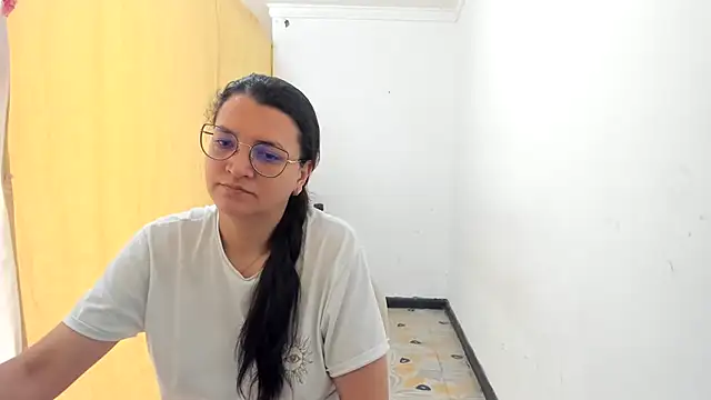 MARILYN GARCIA online show from 10-26-25, 03:45