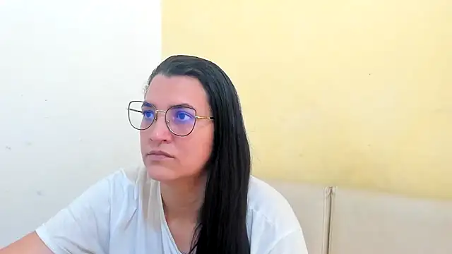 Snapshot of MARILYN_GARCIA chatting on 03-28-26, 04:52 MARILYN GARCIA online show from 03-28-26, 04:52