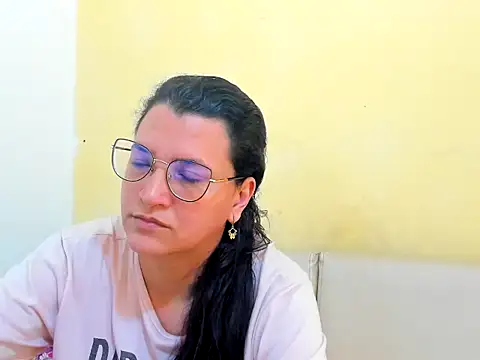 Snapshot of MARILYN_GARCIA chatting on 04-07-26, 03:47 MARILYN GARCIA online show from 04-07-26, 03:47