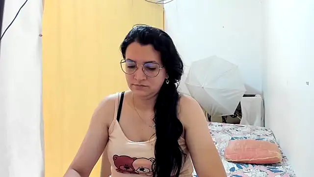 Snapshot of MARILYN_GARCIA chatting on 05-21-26, 03:53 MARILYN GARCIA online show from 05-21-26, 03:53