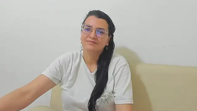 Snapshot of MARILYN_GARCIA chatting on 03-10-26, 03:10 MARILYN GARCIA online show from 03-10-26, 03:10