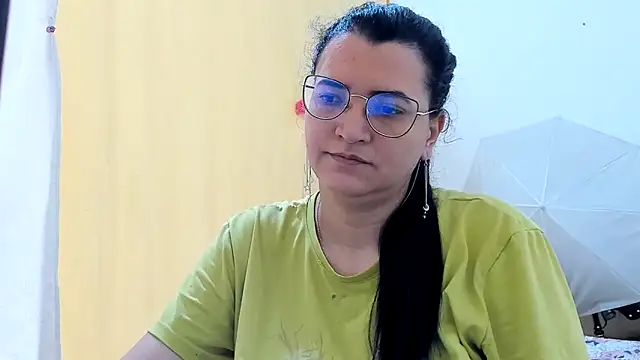 Snapshot of MARILYN_GARCIA chatting on 05-17-26, 04:07 MARILYN GARCIA online show from 05-17-26, 04:07