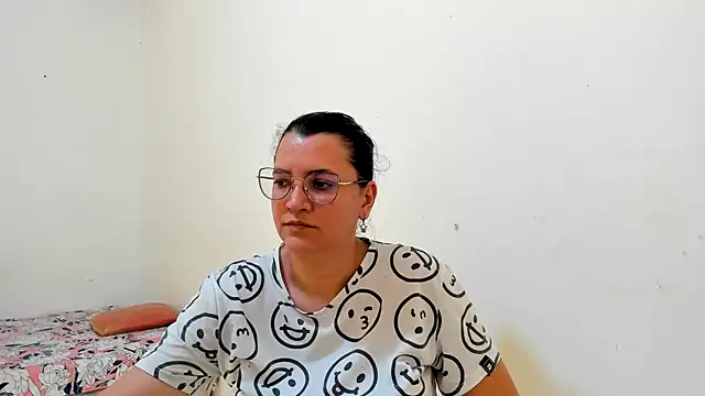 Snapshot of MARILYN_GARCIA chatting on 06-20-26, 07:30 MARILYN GARCIA online show from 06-20-26, 07:30