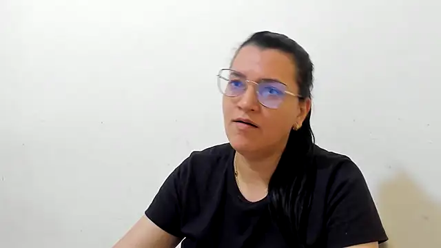 MARILYN GARCIA online show from 11-08-25, 01:47