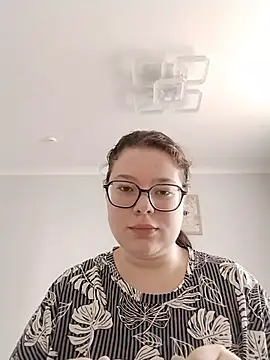 Snapshot of JulieTailor chatting on 08-09-26, 10:43 JulieTailor online show from 08-09-26, 10:43