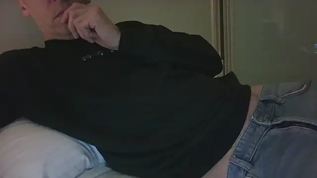 Snapshot of Aussie8inchBi chatting on 08-06-26, 04:57 Aussie8inchBi online show from 08-06-26, 04:57