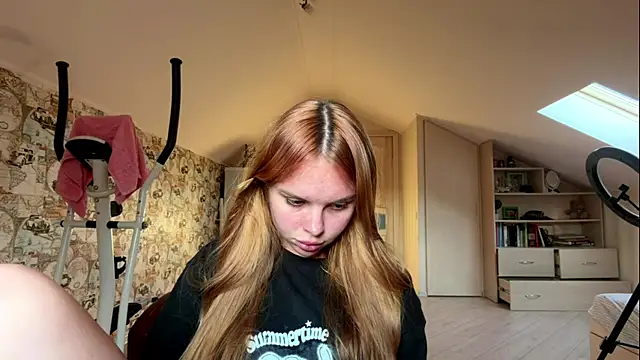 Snapshot of HoneyAmberyy chatting on 08-08-26, 04:36 HoneyAmberyy online show from 08-08-26, 04:36