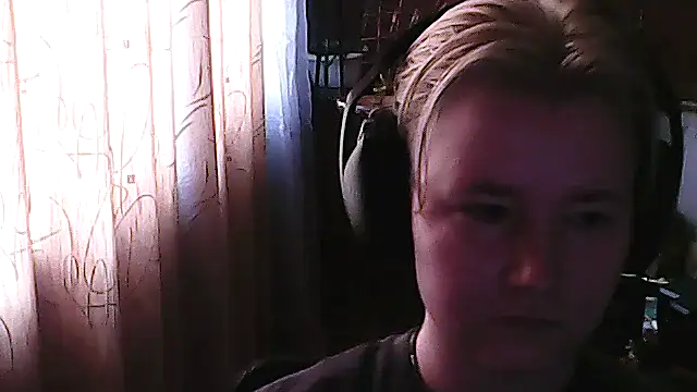 Snapshot of MadisonReedd chatting on 08-07-26, 12:22 MadisonReedd online show from 08-07-26, 12:22