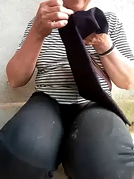 Snapshot of Lee_Mai chatting on 08-07-26, 10:32 Lee Mai online show from 08-07-26, 10:32