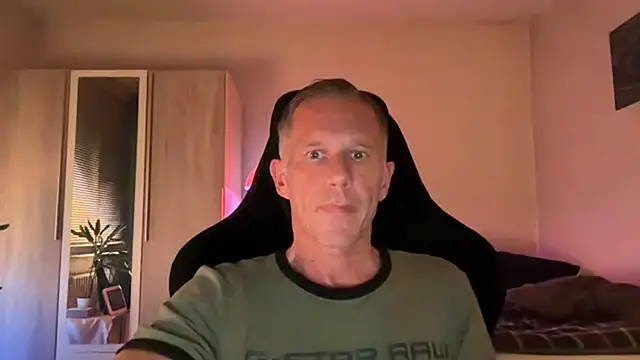 Snapshot of slaveboy2016@xh chatting on 09-08-25, 08:08 slaveboy2016xh online show from 09-08-25, 08:08