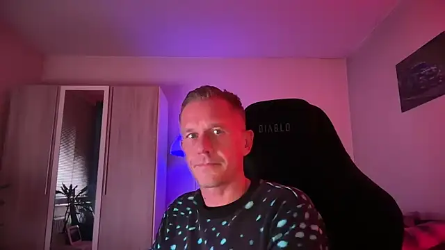 Snapshot of slaveboy2016@xh chatting on 10-07-25, 10:33 slaveboy2016xh online show from 10-07-25, 10:33