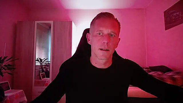 Snapshot of slaveboy2016@xh chatting on 10-16-25, 03:53 slaveboy2016xh online show from 10-16-25, 03:53