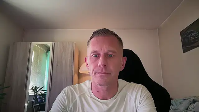 Snapshot of slaveboy2016@xh chatting on 10-24-25, 03:11 slaveboy2016xh online show from 10-24-25, 03:11