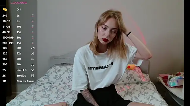 Snapshot of IvoryDoll chatting on 08-09-26, 04:13 IvoryDoll online show from 08-09-26, 04:13